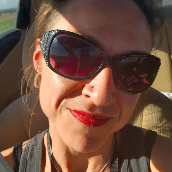 Meet your Posher, Nina - Picture 1 of 1